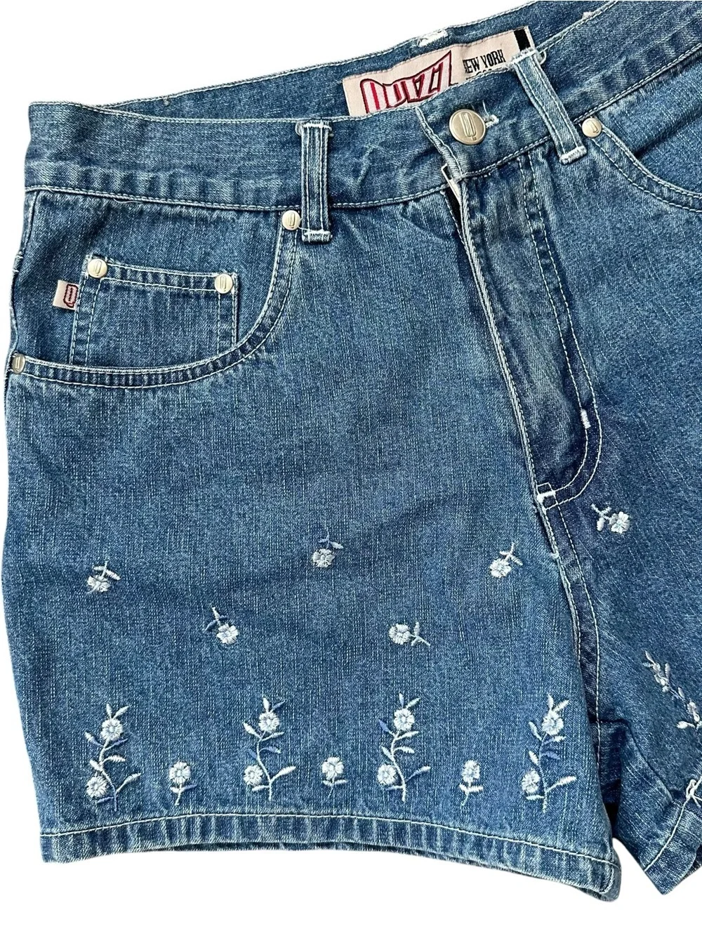 Vintage 90s Medium Wash High Rise White Floral Embroidered Denim Shorts Size 7/8